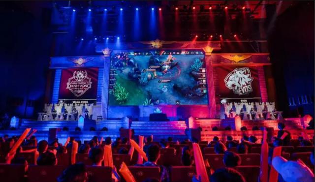 切至禁区弧 切至禁区弧