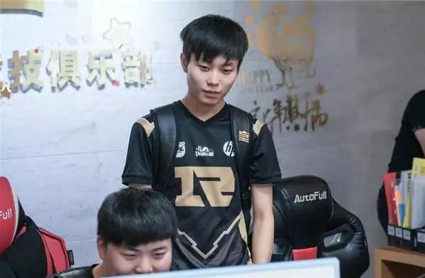 也反映出他 也反映出他